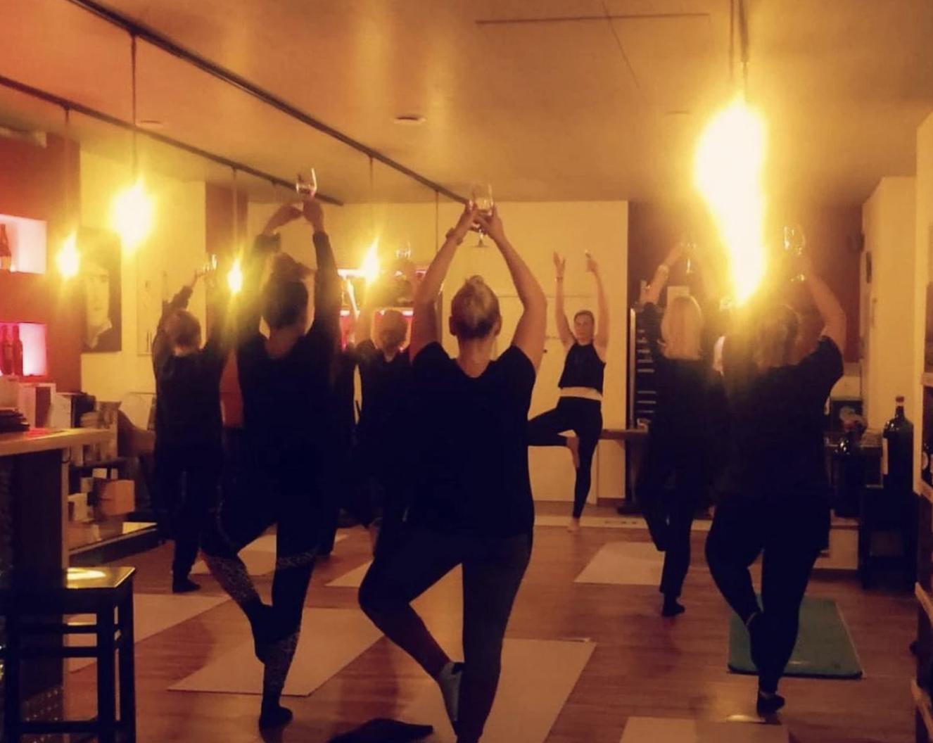 "Yoga meets wine" - mit waves of yoga in der Weinbar Bottrop